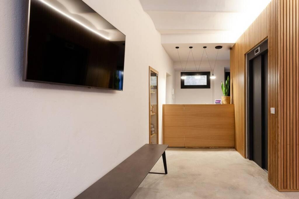 Velo Vern 1 Beautiful New Apartment 2 Bed Ensuite Girona Exteriör bild